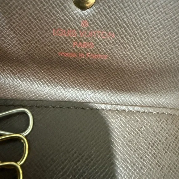LOUIS VUITTON Damier Keyholder - Picture 4 of 10